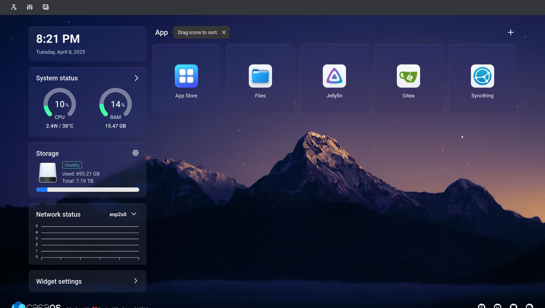 The CasaOS interface as seen through Firefox.